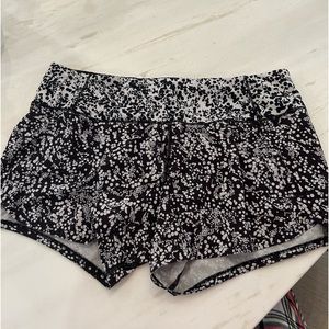 Lululemon dotted speed up shorts